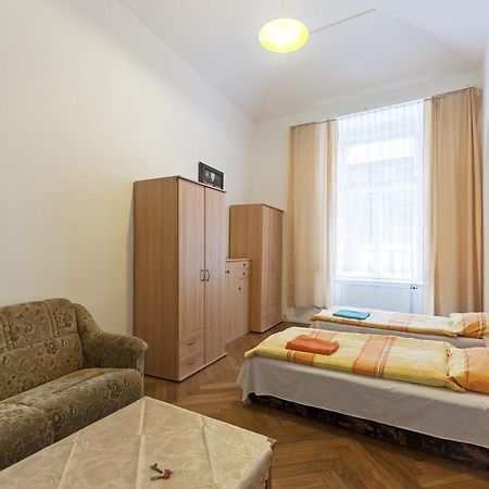 Gallery Hostel Prague Exterior photo