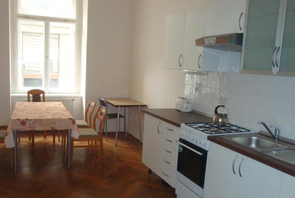 Gallery Hostel Prague Exterior photo