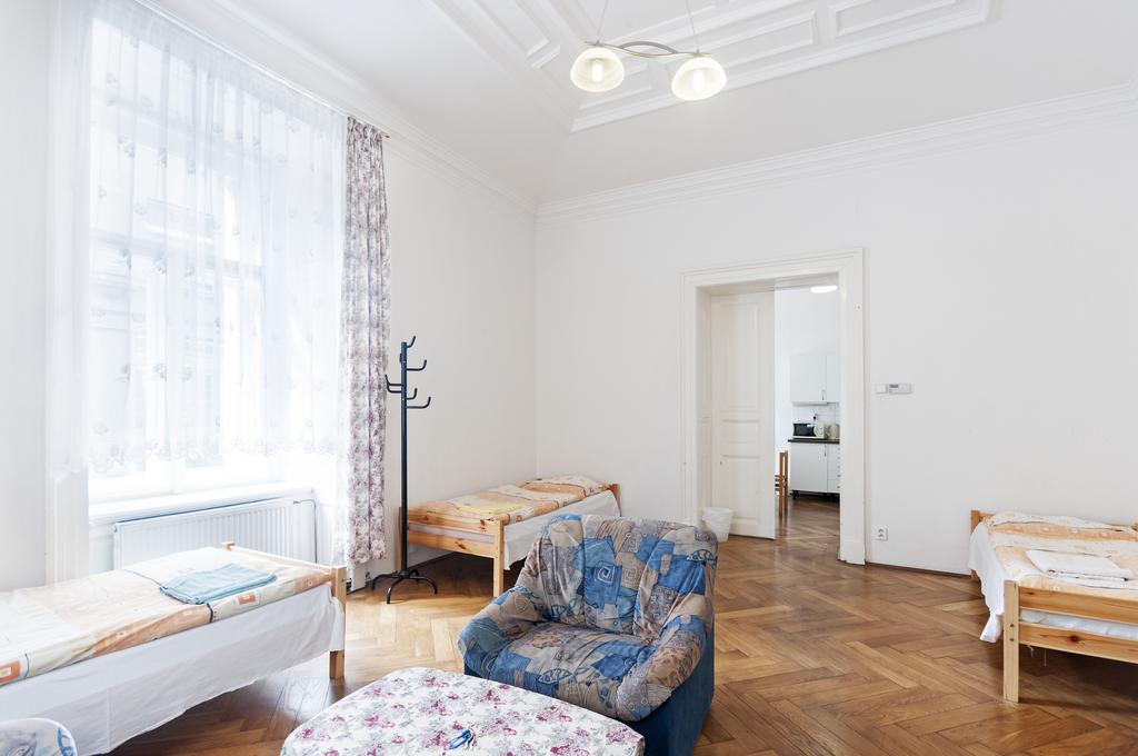 Gallery Hostel Prague Exterior photo