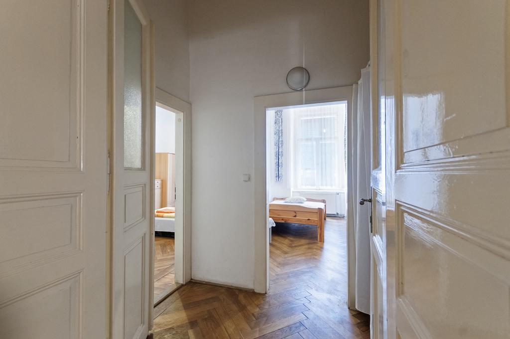 Gallery Hostel Prague Exterior photo