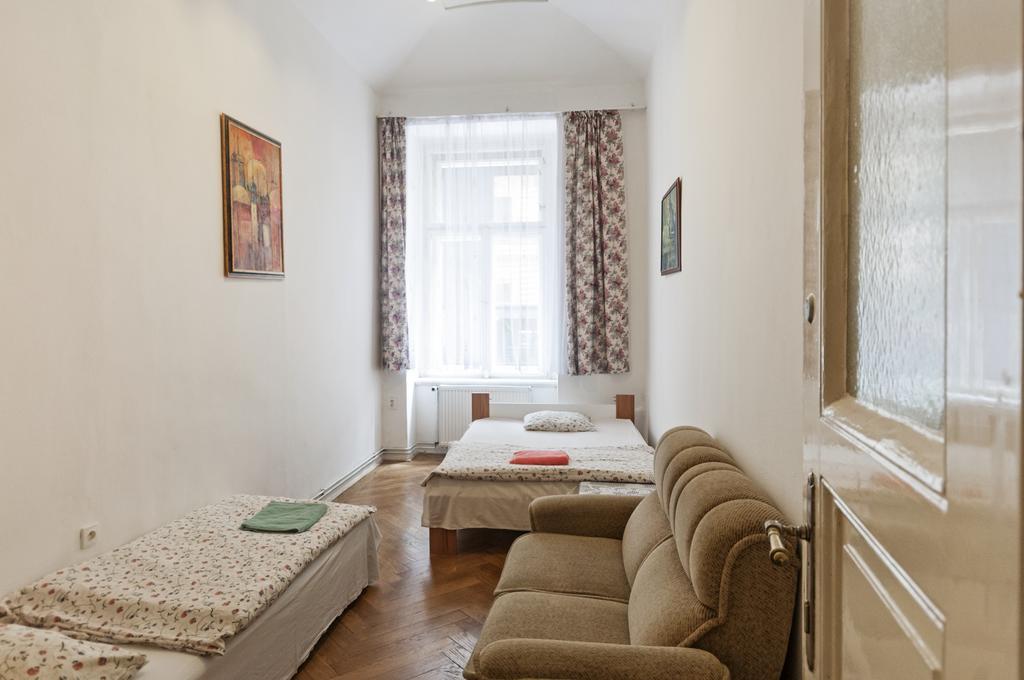 Gallery Hostel Prague Exterior photo