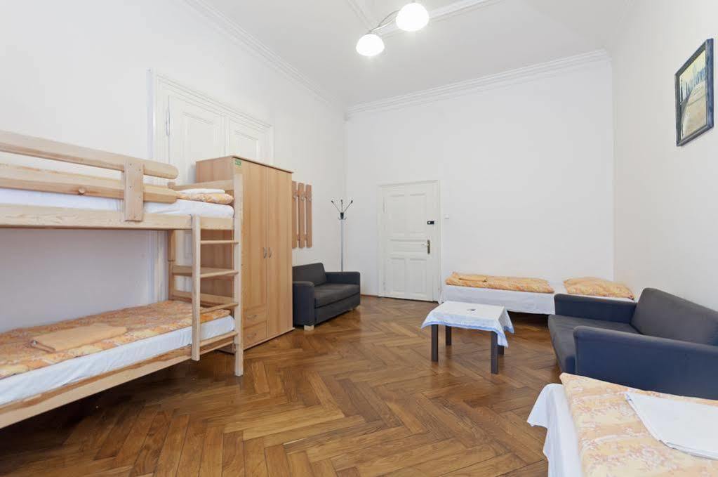Gallery Hostel Prague Exterior photo